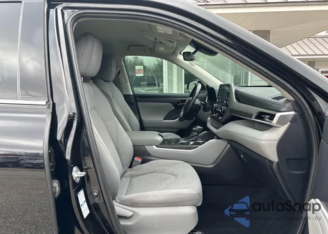 2021 Toyota Highlander Le z USA, uszkodzony, nr VIN 5TDBZRBH3MS113966